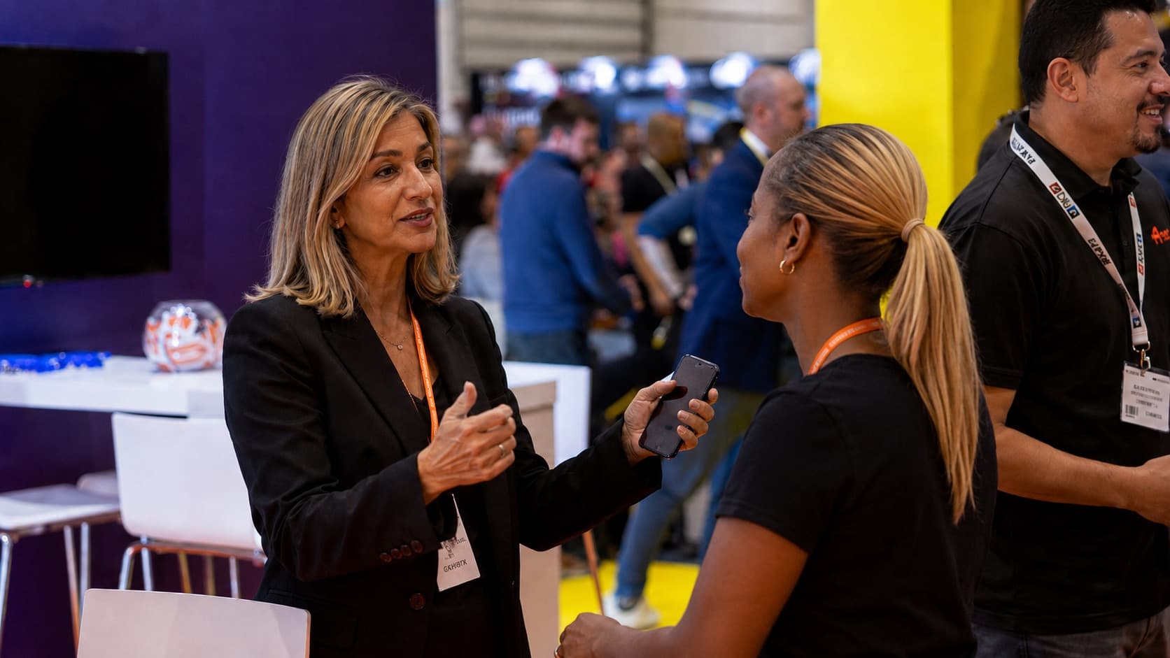 A HoxtonAi researcher recording a spoken interview with an exhibitor on the event floor